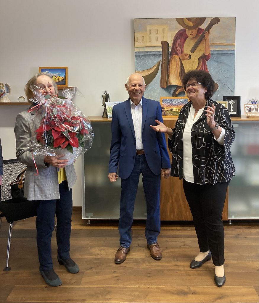 Frau Bürgermeister Liane Sedlmeier mit dem Jubilar